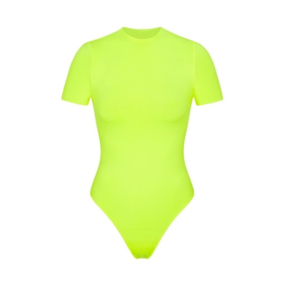 SKIMS Fits Everybody ESSENTIAL T-SHIRT BODYSUIT | Color: Green Highlighter | NEW - Picture 5 of 9